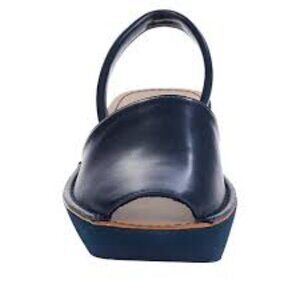 Kenneth Cole Reaction Women's Fine Glass Wedge Sandals in Navy - Size 8.5